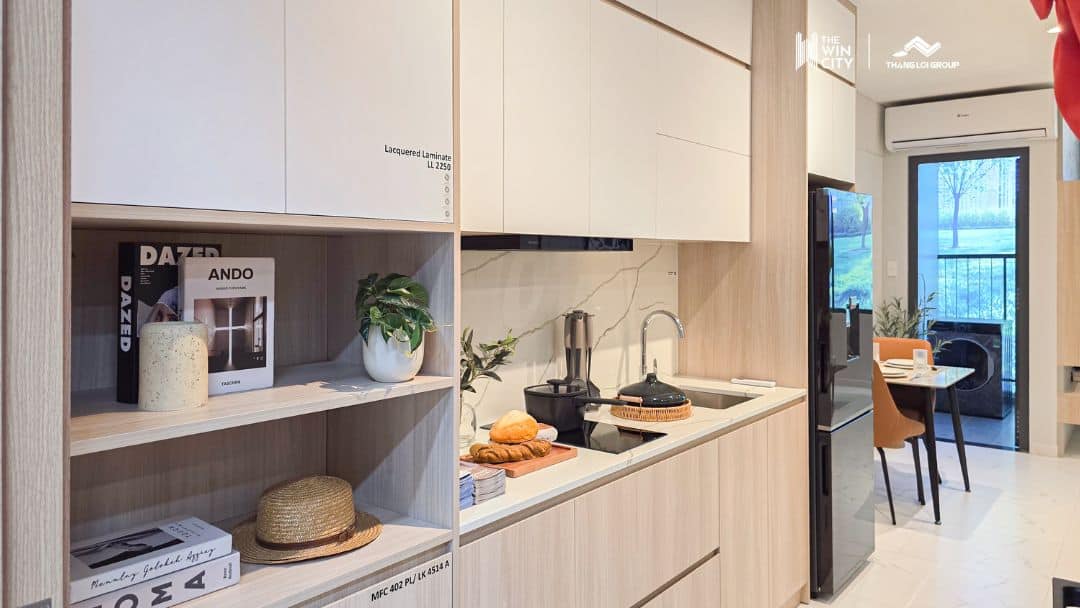 Góc bếp và bàn ăn hiện đại trong nhà mẫu căn hộ 1 phòng ngủ