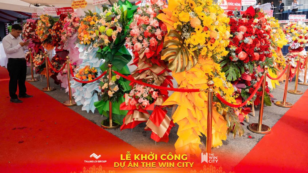Hình ảnh không khí trang trọng, nhiều khách mời tại Lễ Khởi Công The Win City