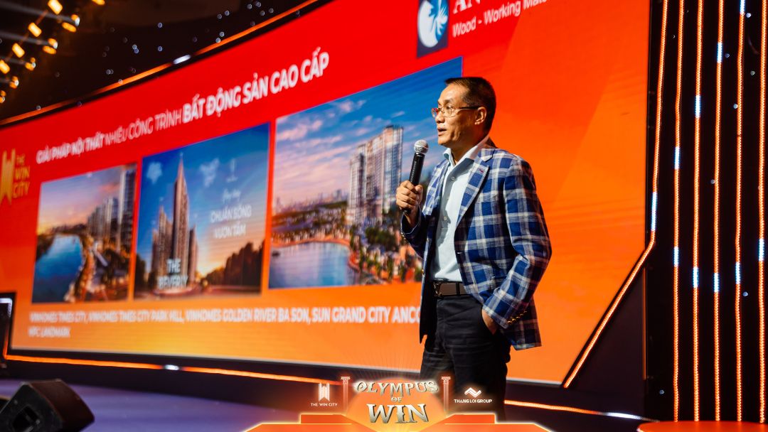 Hình ảnh sân khấu sự kiện Kickoff The Win City 'Olympus Of Win' với tinh thần chiến binh rực cháy