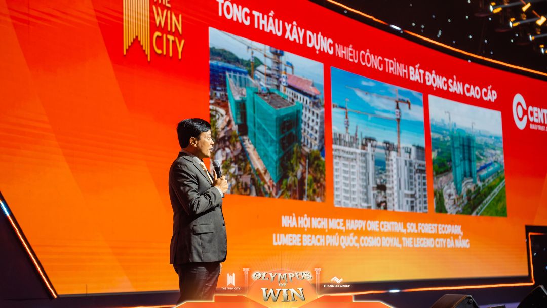 Hình ảnh hàng ngàn chuyên viên kinh doanh tham dự sự kiện Kickoff The Win City
