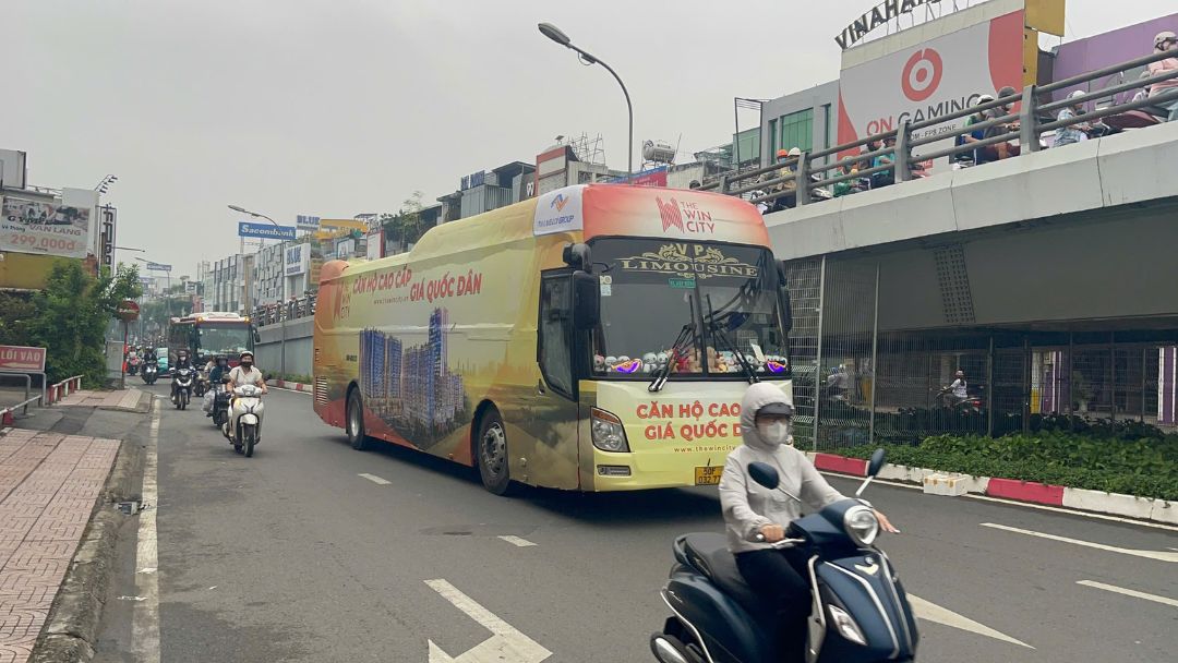 Hình ảnh các chiếc xe bus trong chiến dịch Roadshow của The Win City